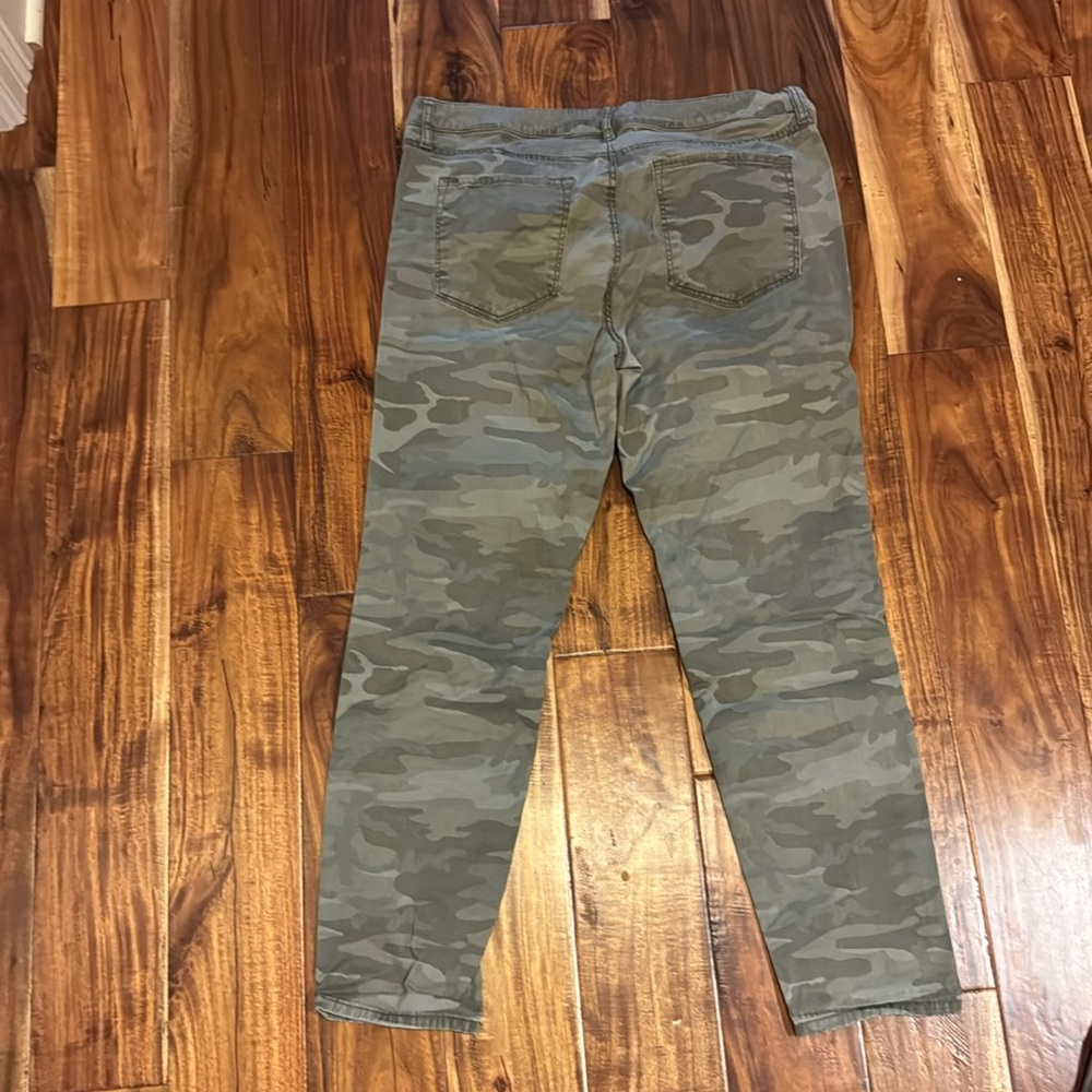 Loft 12 skinny camo pants - Picture 3 of 3